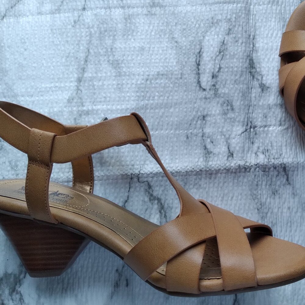 Tan Womens Leather Sandals by Coach and Four, size 8 1/2